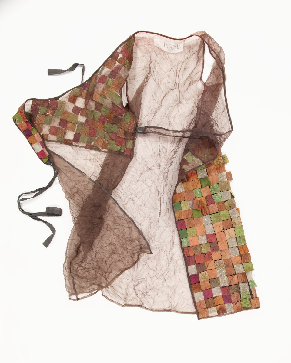 thyrse domitille basso artiste florale collection végétale robe moaïque brodée feuilles séchées