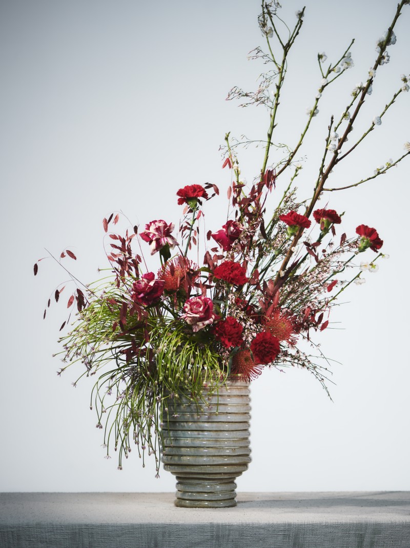 FLORAL COMPOSITION THYRSE DOMITILLE BASSO BOUQUET ROUGE